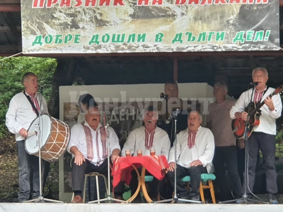 Празник събра десетки в Дълги Дел