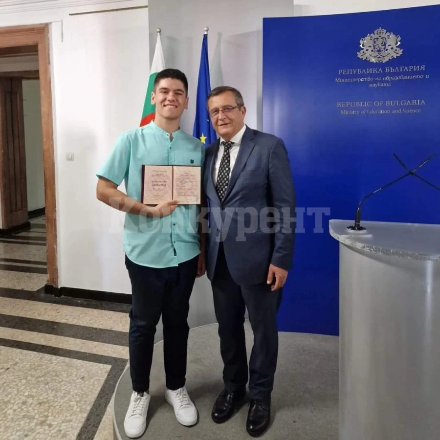 Министър от Монтана връчи Национална диплома на абитуриент от Монтана