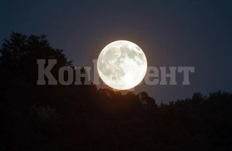 НАСА откри нова Луна