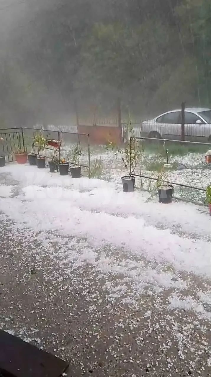 Градушка удари село край Своге СНИМКА : Konkurent.bg