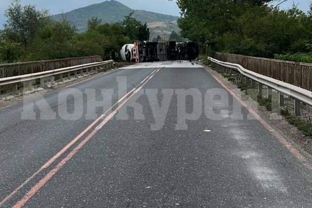 Борят се за живота на д-р Григор Томов, който пострада при катастрофата при Новачене