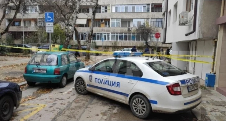 Зловеща мистерия! Брат намери сестра си мъртва в тоалетната на дома ѝ