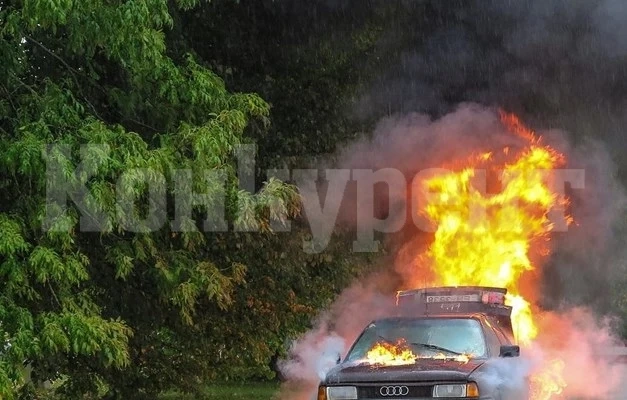 Запалена цигара взриви автомобил, баща и син се борят за живота си