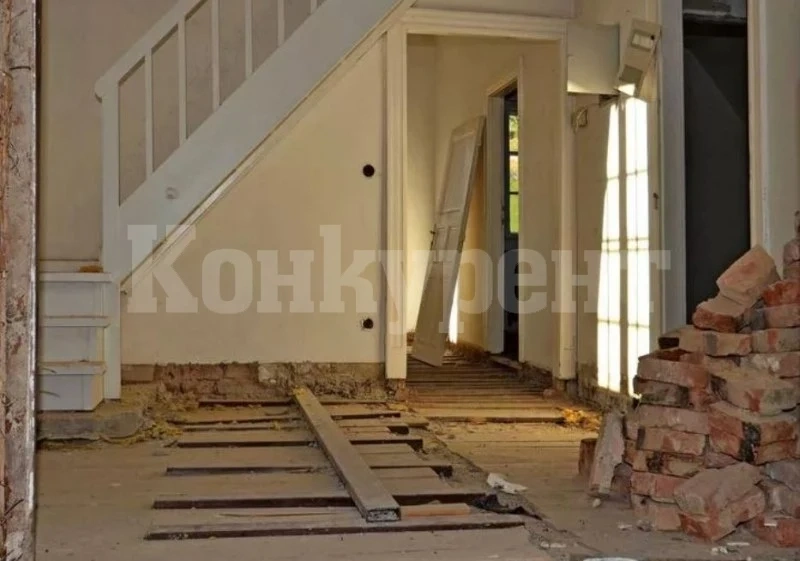 Баба на две внучета търси помощ. Не иска пари, а строителни материали