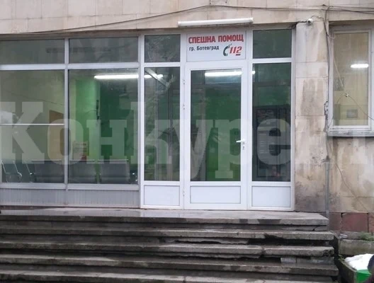 Таван се срути върху пациенти в болница, 2 жени са пострадали