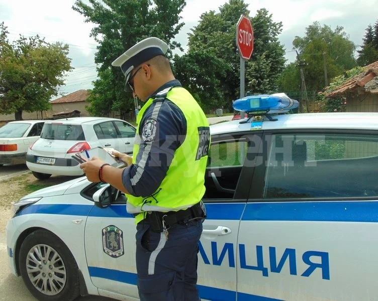 Ченгетата спряха солидно почерпен с „Опел“, оставиха го без кола