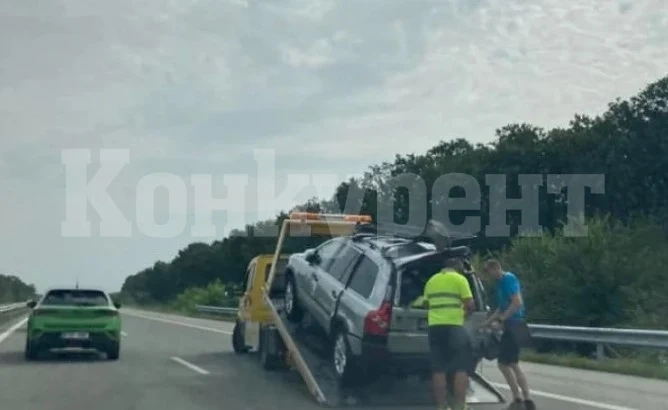 Няма край! Кола се обърна по таван на черен участък от АМ Тракия