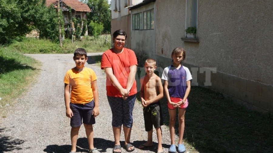 Деца от село Бистрилица: Искаме си отново люлките