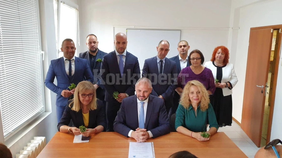 Коалиция ГЕРБ-СДС регистрира в РИК-Враца листата си с кандидати за народни представители за предстоящите парламентарни избори СНИМКИ и ВИДЕО