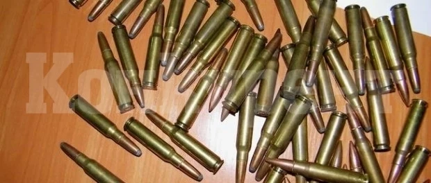 Намериха незаконни боеприпаси в дома на дядка, крил ги във вградена етажерка и в спалнята си