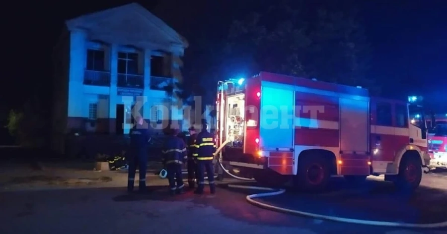 Горя читалището в Лютаджик