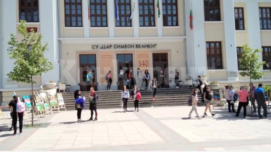 Видинска гимназия въвежда униформи