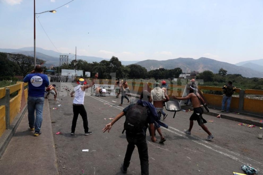8 полицаи са убити при нападение в Колумбия