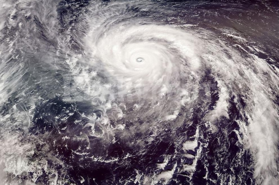 В очакване на тайфуна Хинамнор: В Китай спряха фериботите, отмениха учебните занятия