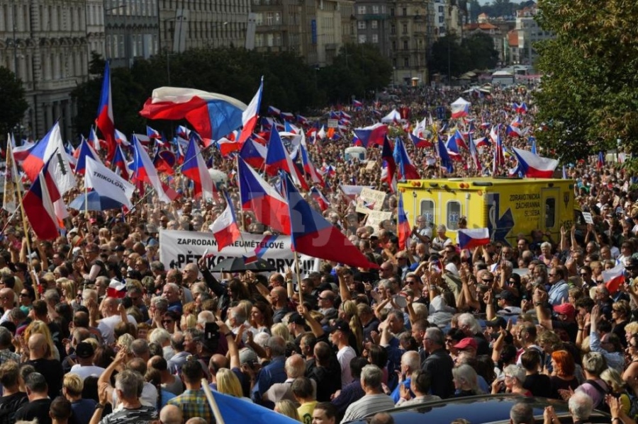 Десетки хиляди чехи на протест срещу високите сметки за ток