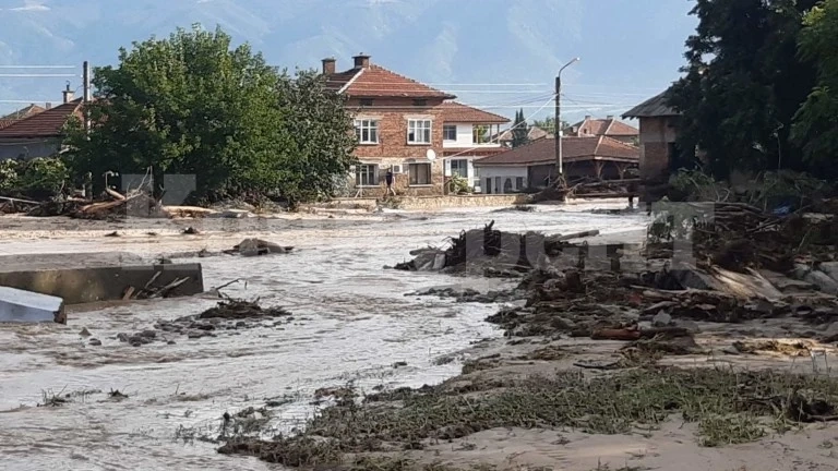 Вътрешният министър отново отива в района на наводненията в Карловско