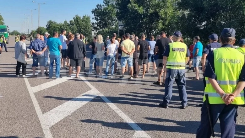 Фермери затварят околовръстното на Монтана