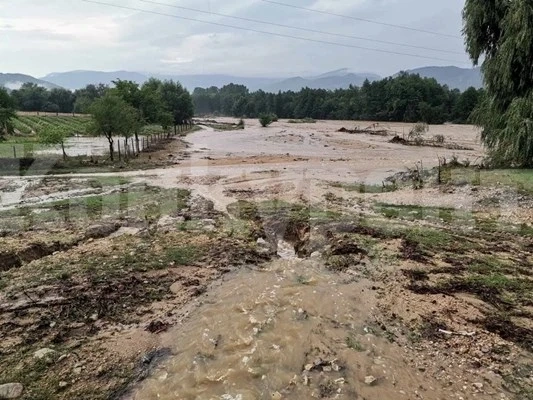 Водата в Карловско остава негодна за пиене, започва дезинфекция в пострадалите села