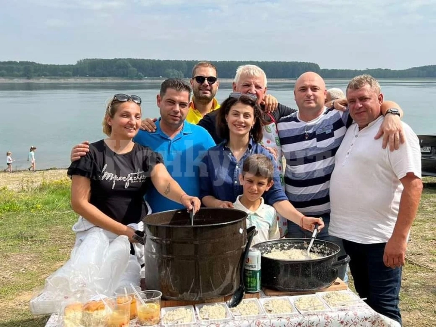 Отборът на Видин се включи във Фестивала на рибата в Кошава
