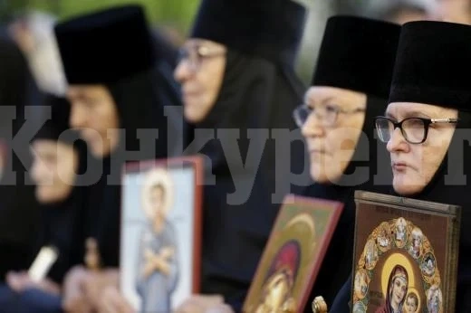 Сръбски свещеници на протест срещу Европрайд в Белград
