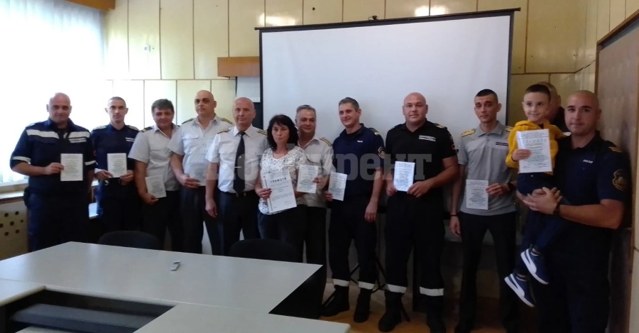 Наградиха пожарникари от Видинско по повод професионалния им празник