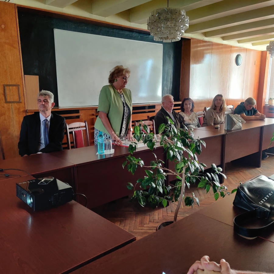 Евелина Васкова събра интелектуалци във Враца
