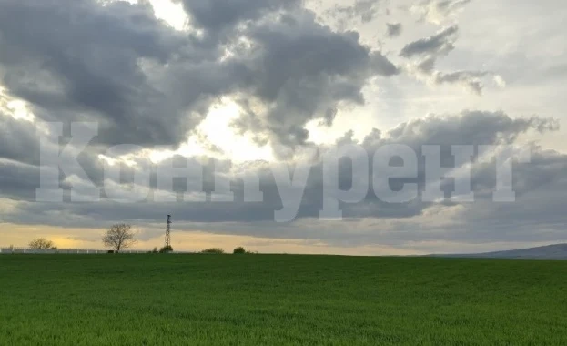 Предимно слънчево с разкъсана облачност