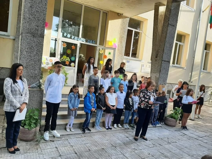 С празнична програма откриха новата учебна година в Мизия СНИМКИ