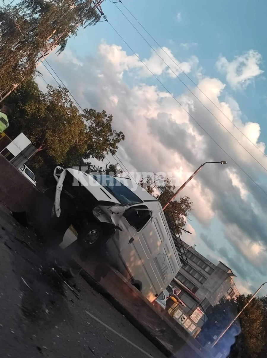 Ами сега! Бусът от тайнствената катастрофа във Враца трябвало да вози мигранти
