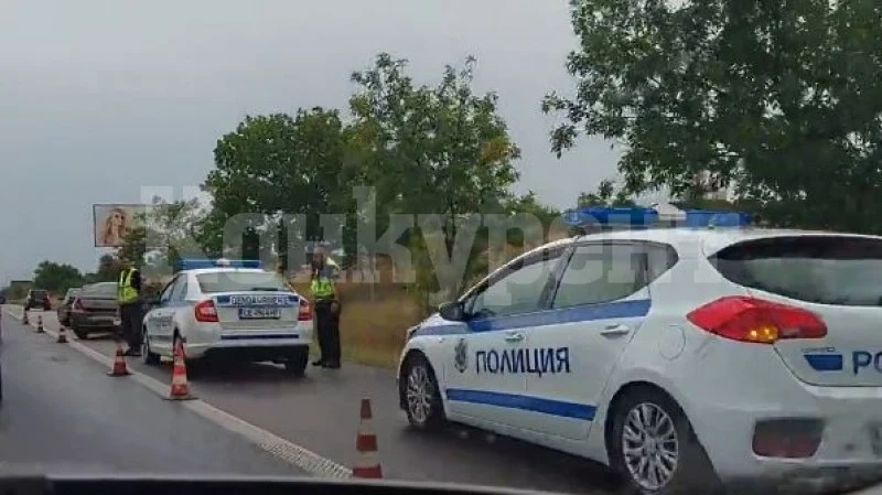 Задържаха автобус с 41 мигранти на АМ Тракия