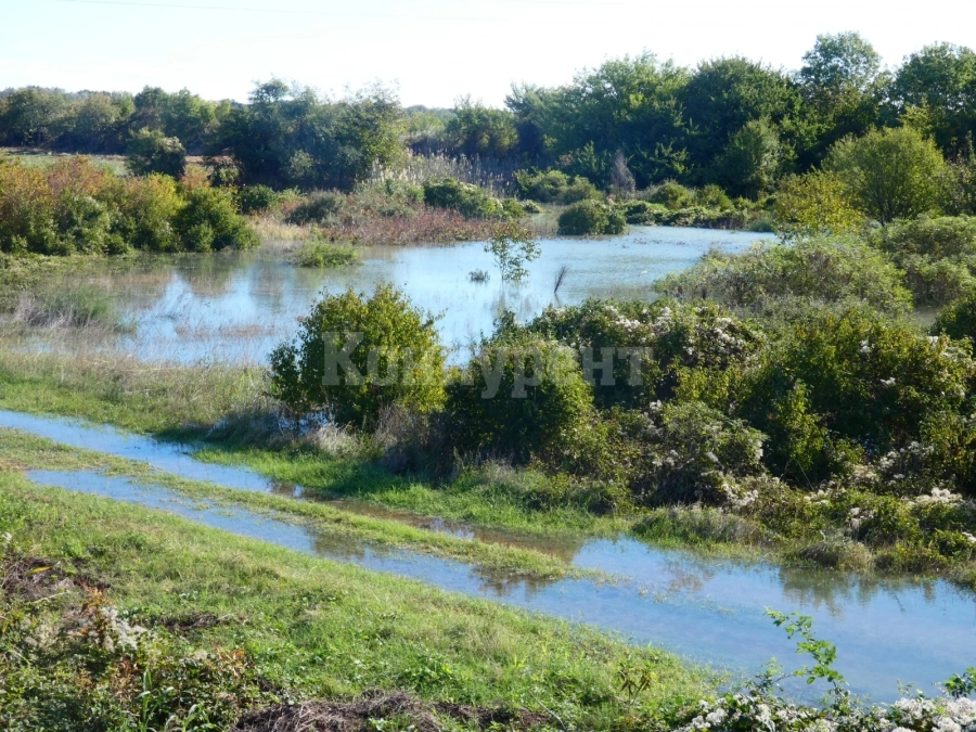 Свлачище предизвика авария на водопровод край помпените станции в Добри дол