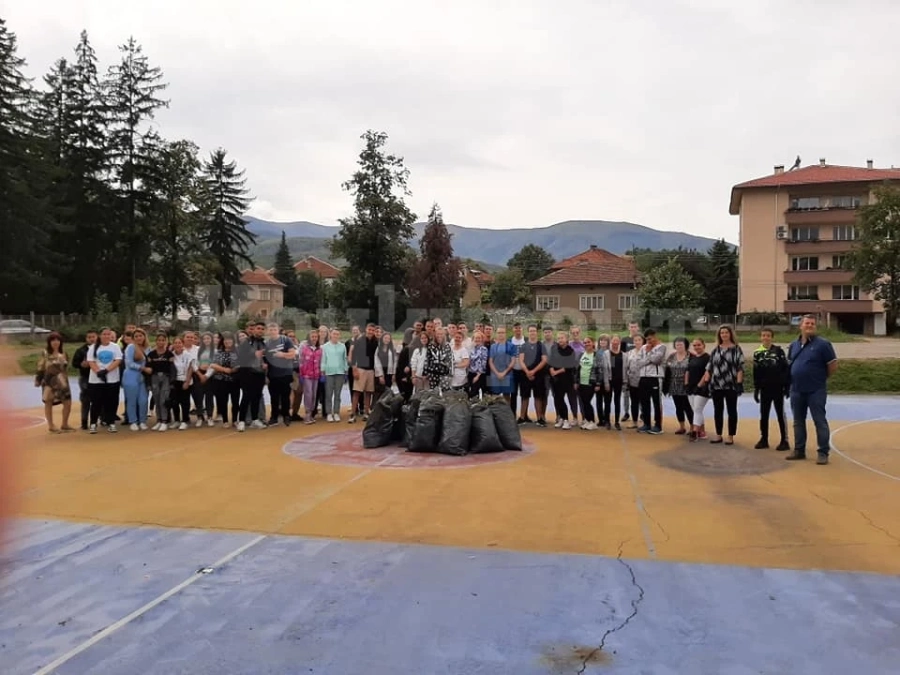 Кампанията „Да изчистим България заедно“ събра 775 доброволци в Берковица СНИМКИ