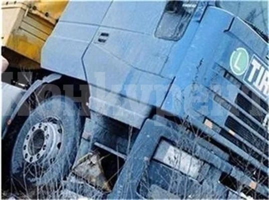 Заради аварирал ТИР трафикът по Е-79 е затруднен в района на...