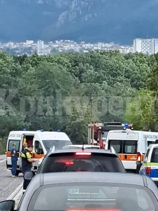 Няма край! Нова катастрофа край Враца, две линейки и две пожарни са на местопроизшествието СНИМКИ