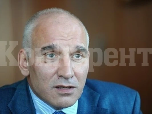 Банкерът Левон Хампарцумян: Избягвайте покупки, които не са наложителни