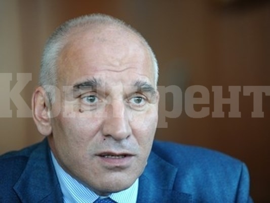 Банкерът Левон Хампарцумян: Избягвайте покупки, които не са наложителни