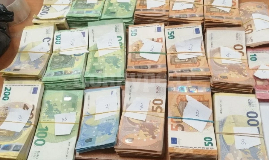 Хванаха недекларирана валута за 430 хил лв.
