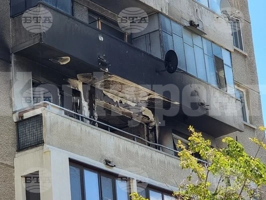Мъж загина при пожар в блок, евакуирани са възрастна жена и бебе