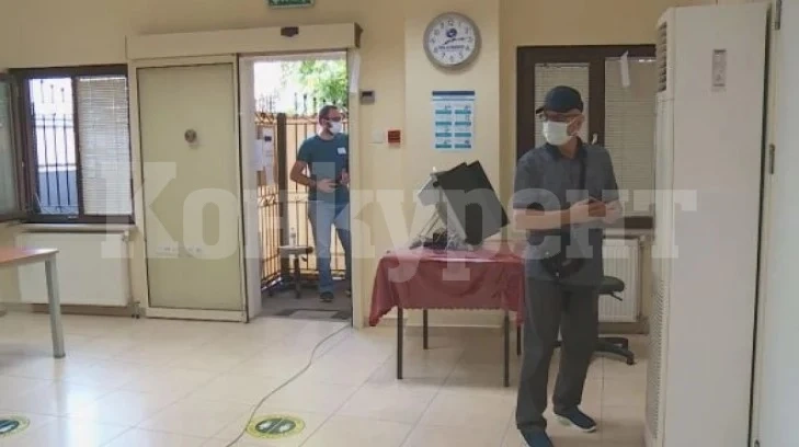 В Турция избирател се опита да гласува с климатика