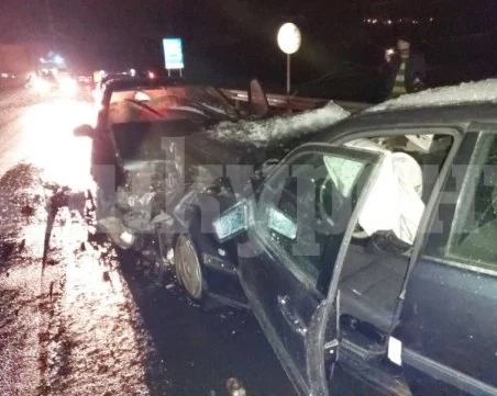 В деня на вота! Дрогиран шофьор предизвика катастрофа, има ранени