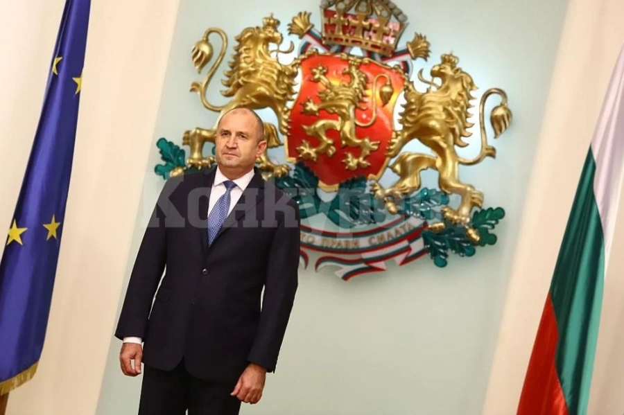 Радев и президентите от Б9 „осъдиха“ бомбардировките срещу Украйна