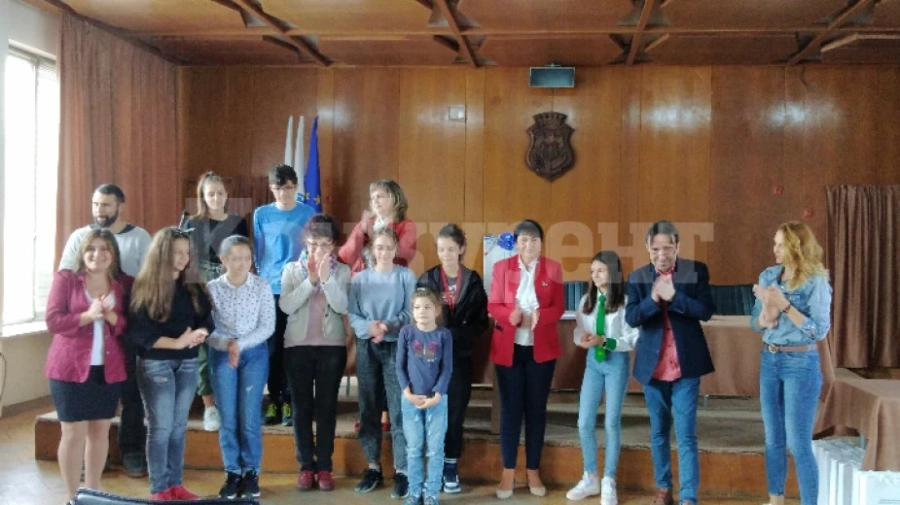 Талантливи видинчани получиха награди в Деня на българската община