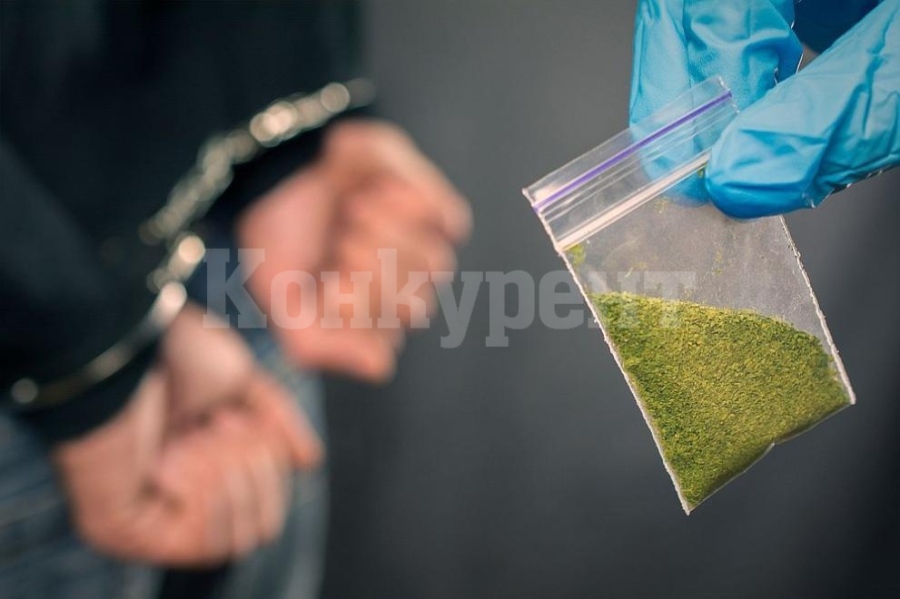 Задържаха мъж, простирал марихуана в дома си