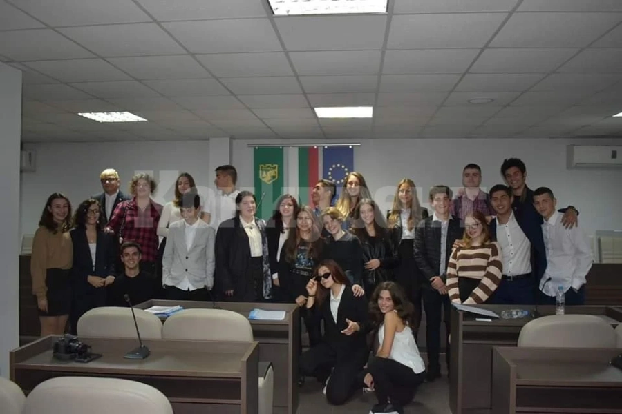 Преизбраха председателя на Ученическия общински съвет във Враца