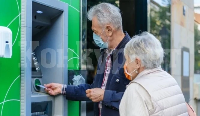 Блага вест за пенсионерите! Парите им догодина скачат с... ТАБЛИЦИ
