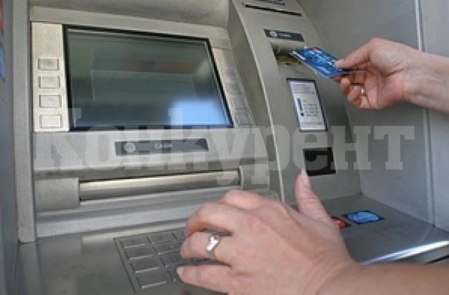 69-годишна открадна дебитната карта на баба и изтегли 1500 лева