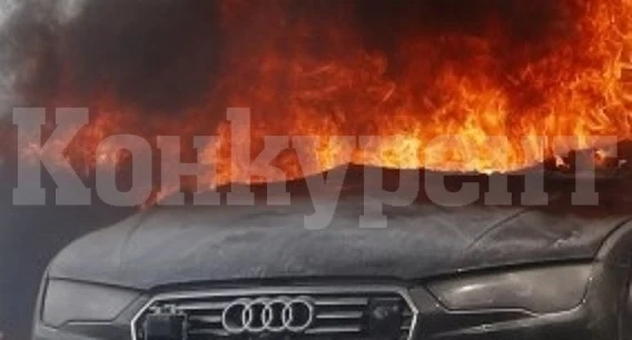 „Ауди“ горя във Враца