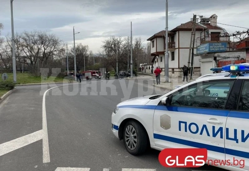 Трагедия: Шофьор загина след удар в дърво