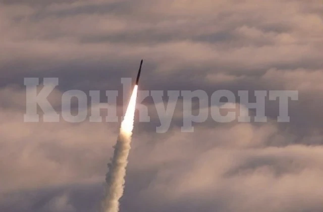 Северна Корея изстреля три балистични ракети