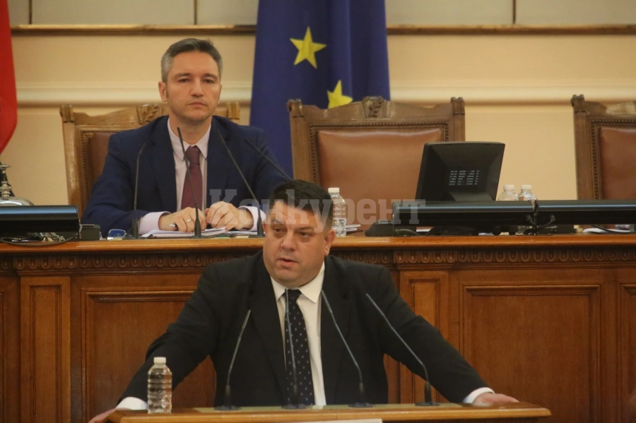 Атанас Зафиров пита „Възраждане“ защо от противници са се превърнали в поддръжници на машинното гласуване